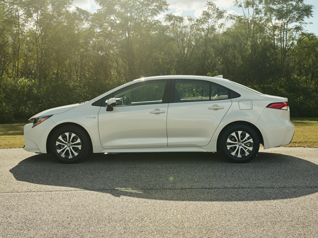 White 2021 Toyota Corolla sideview