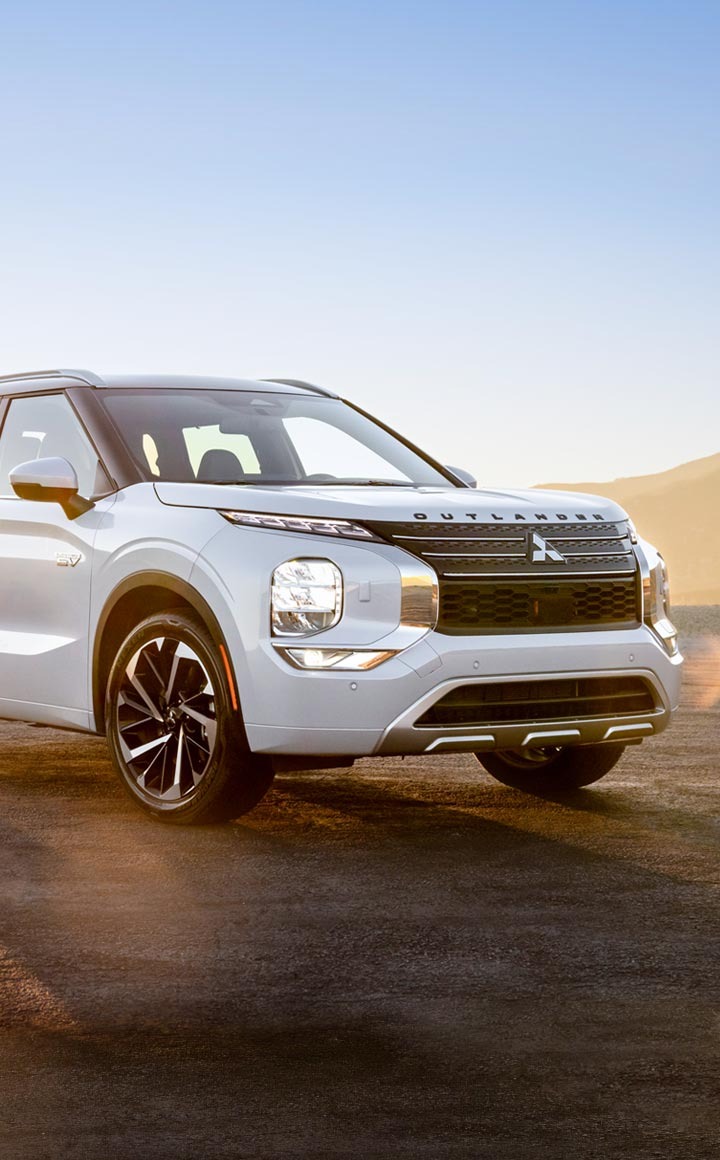 Premium interior of Outlander PHEV with leather seating and three rows