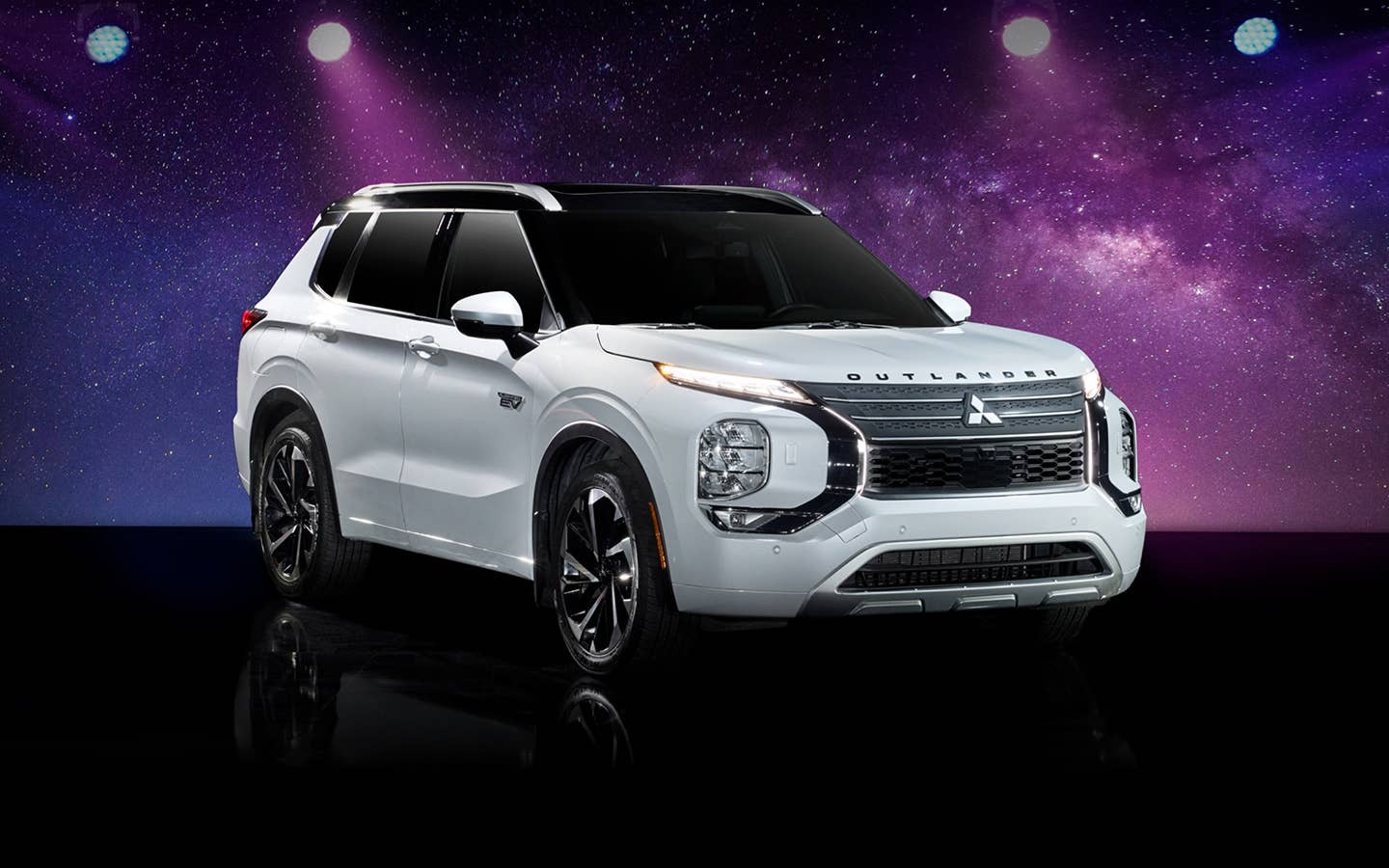 2025 Mitsubishi Outlander PHEV SUV front three-quarter