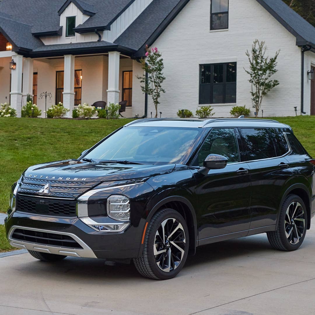 2025 Outlander Platinum Edition exterior two‑tone