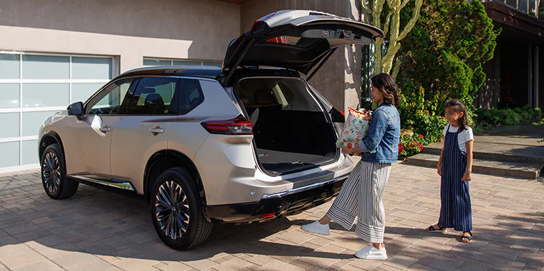 2024 Nissan Rogue Motion Activated Liftgate