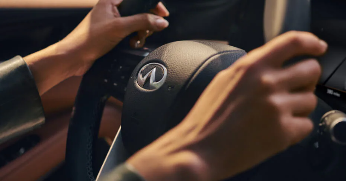 2025 INFINITI QX60 steering wheel with infiniti logo