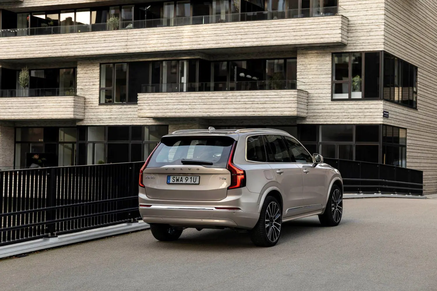 2025 Volvo XC90 - Engine Options