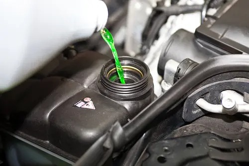 INTERCAMBIO DE LÍQUIDO DEL SISTEMA DE REFRIGERACIÓN