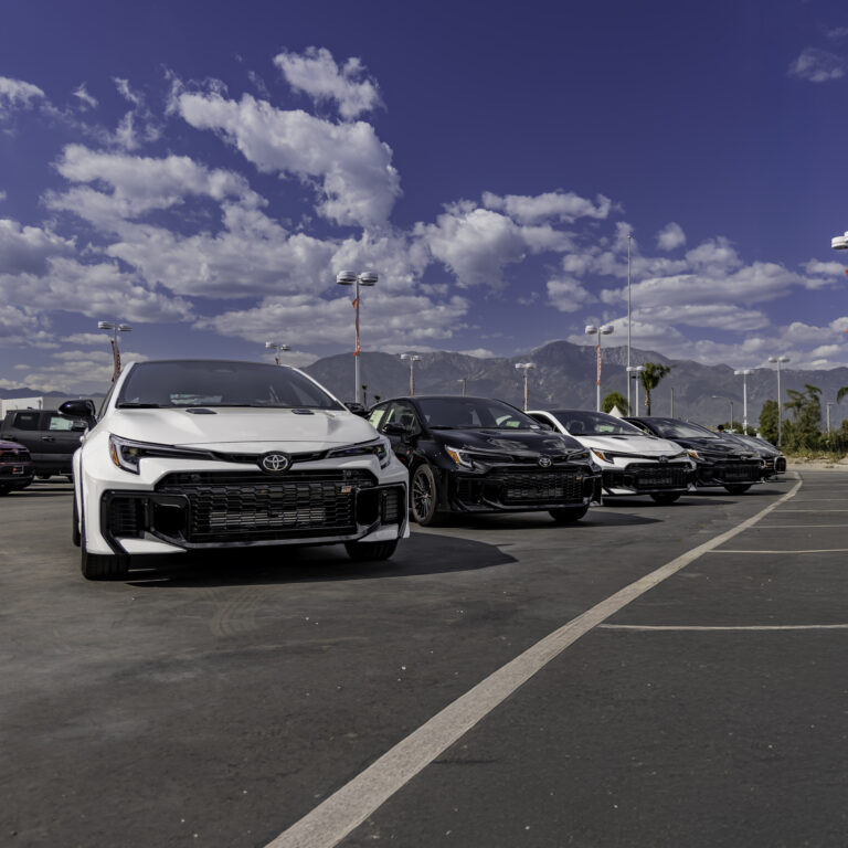 Practical tips to improve fuel efficiency in sedans and SUVs