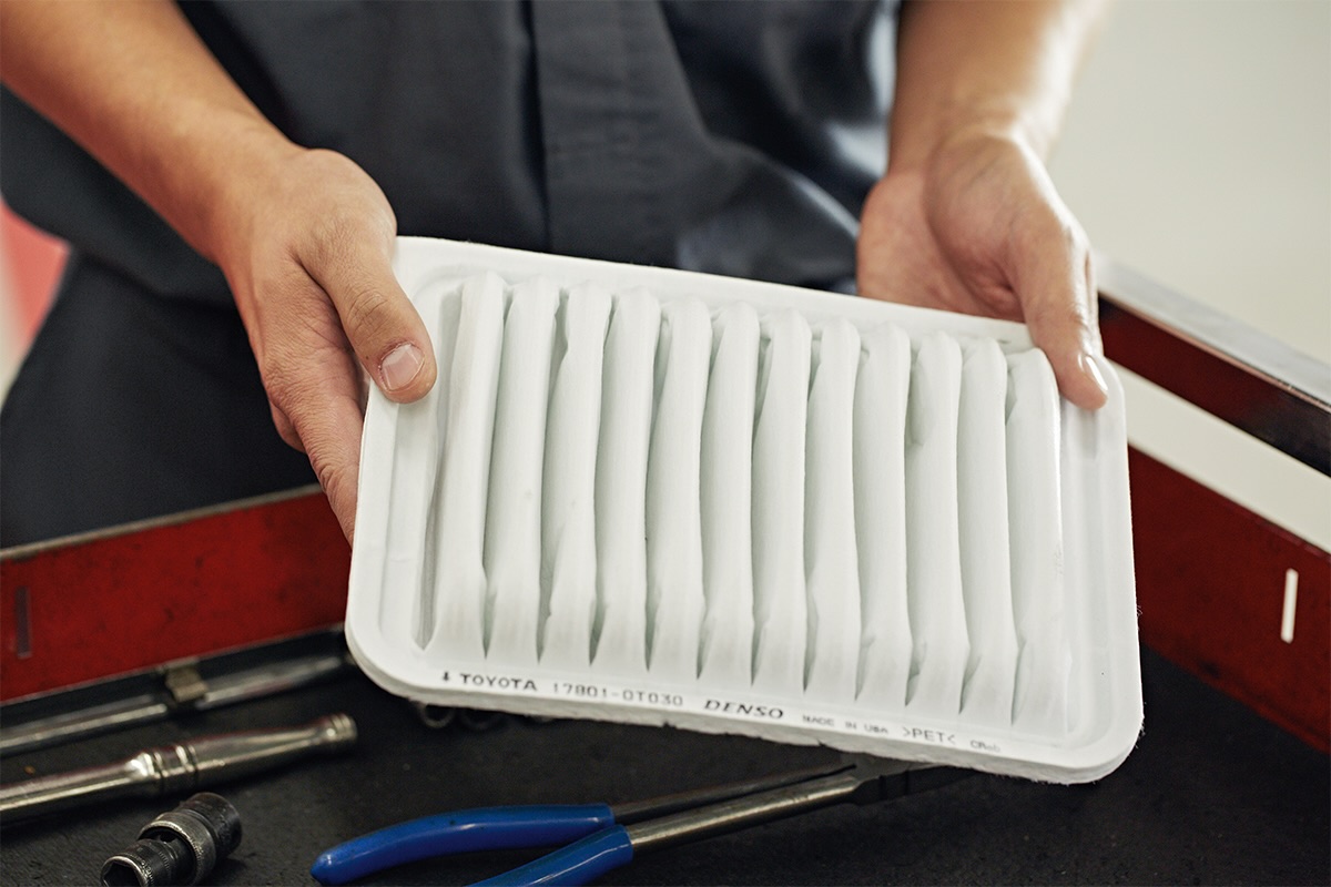 CABIN OR ENGINE AIR FILTER WITH INSTALLATION