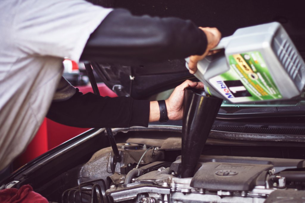 car getting oil refilled