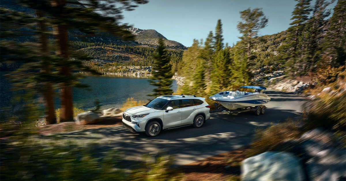2023 Toyota Highlander - Towing a Boat