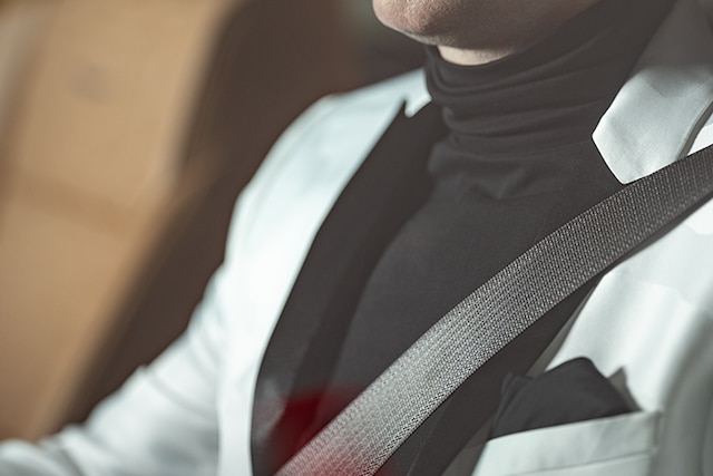 AUTOMATIC SEAT BELT TIGHTENING