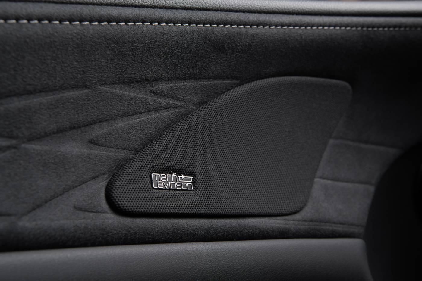 MARK LEVINSON® PREMIUM AUDIO