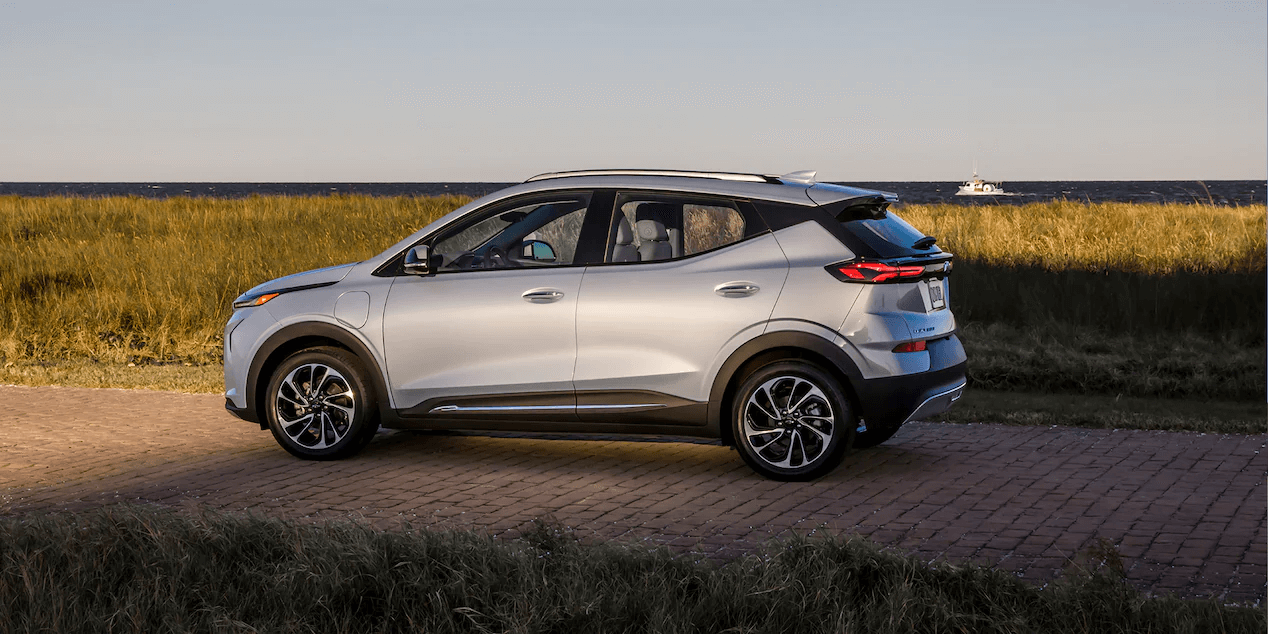 Right profile view of the 2022 Chevrolet Bolt EUV.