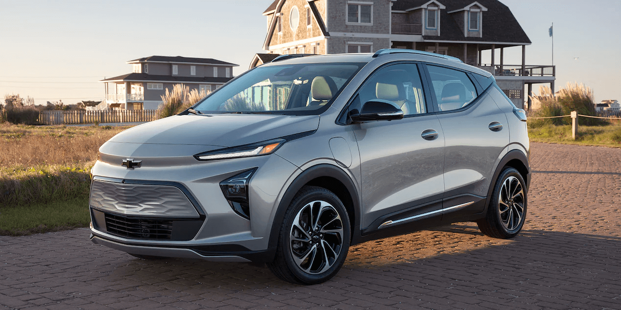 Front-right profile view of the 2022 Chevrolet Bolt EUV.