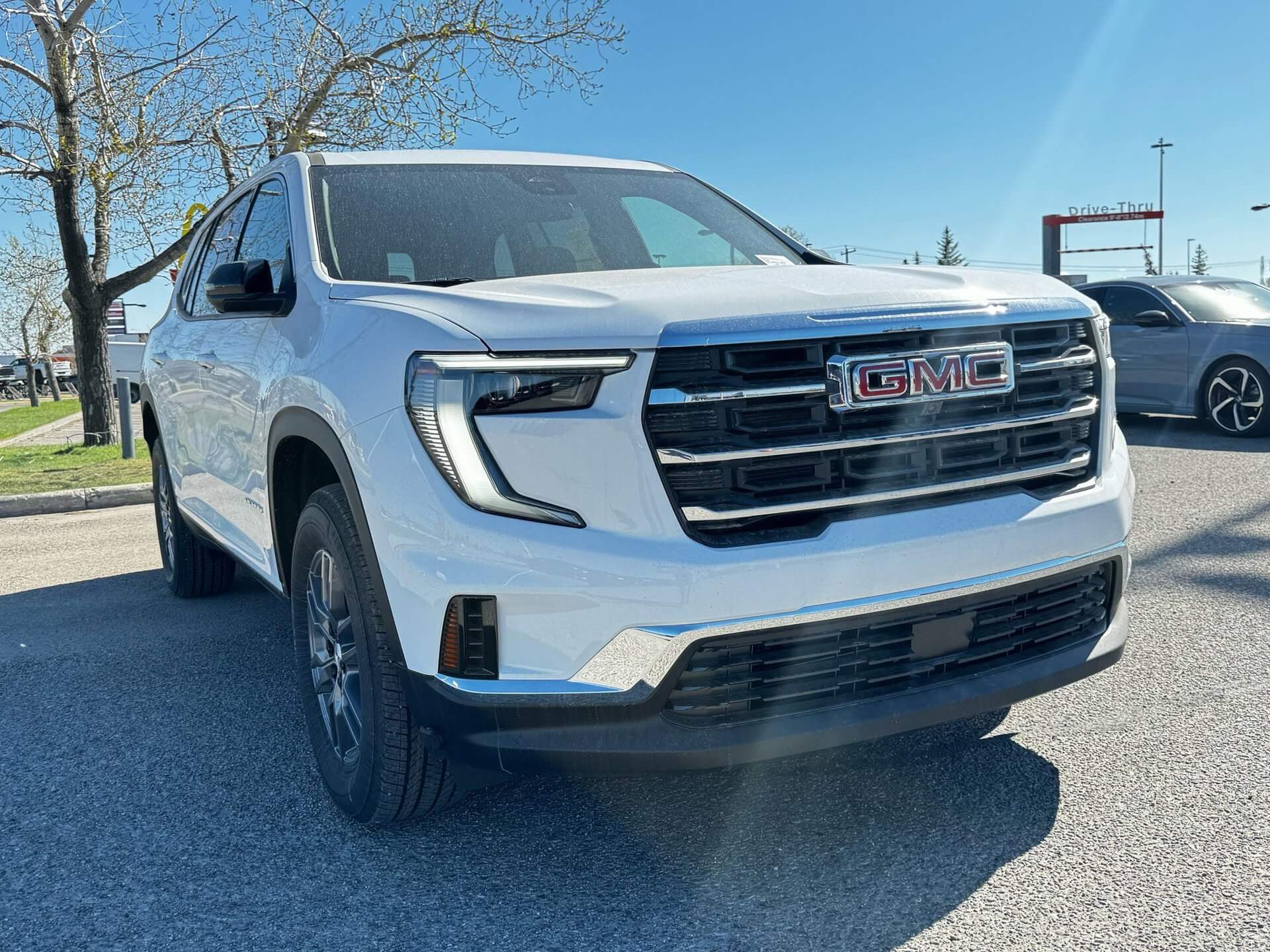 3/4 view of the 2025 GMC Acadia parked on the Shaw GMC lot