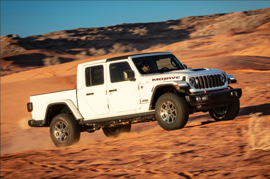 White Mojave Jeep Gladiator Winnipeg
