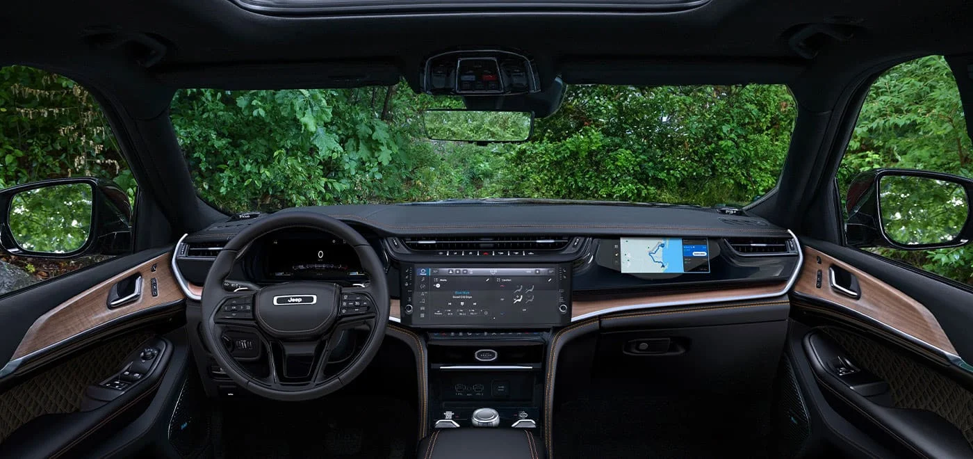 Jeep Grand Cherokee dashboard with wood trim, digital cluster and touchscreen