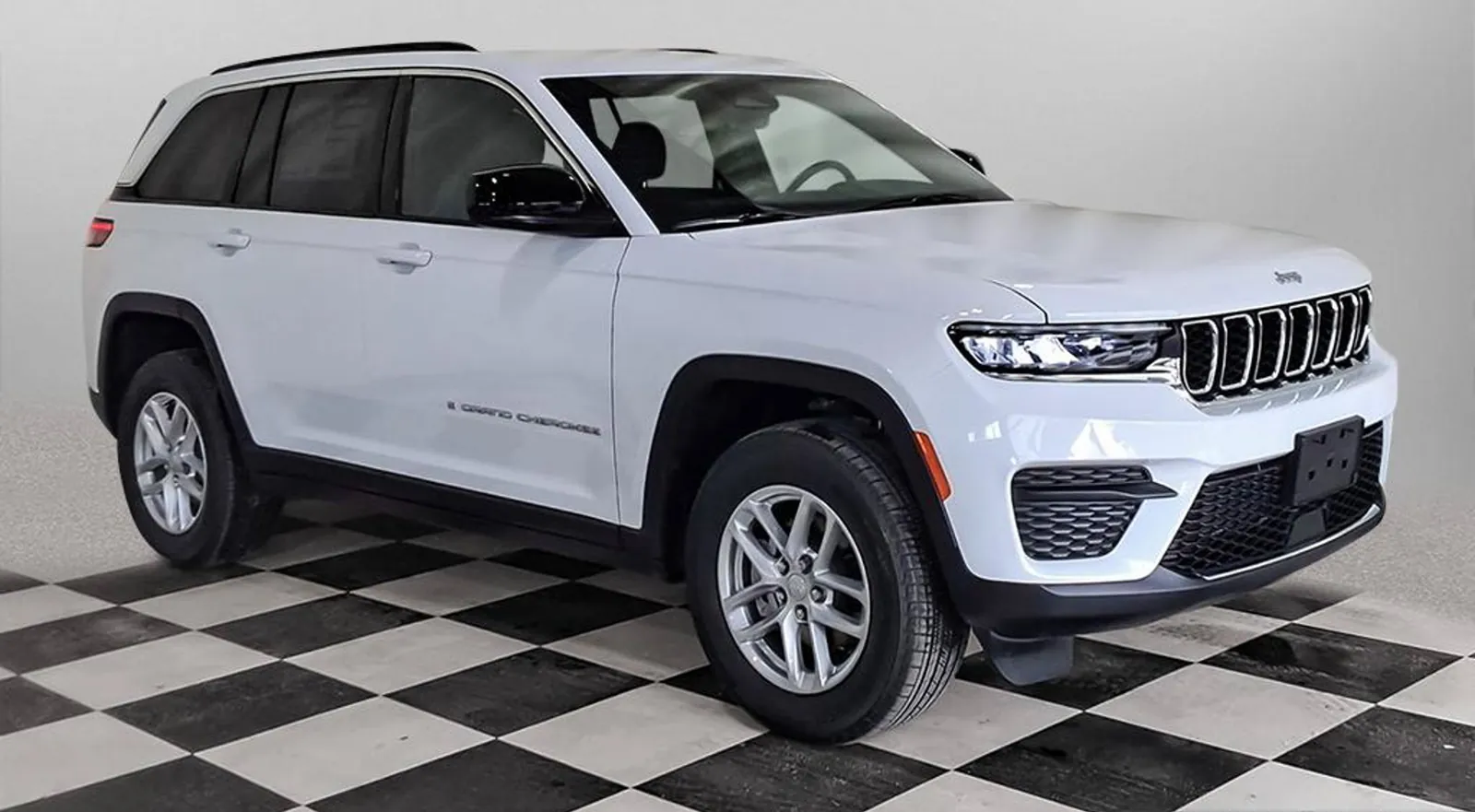 Baltic Grey Jeep Grand Cherokee Laredo X front three quarter view on the dealer lot