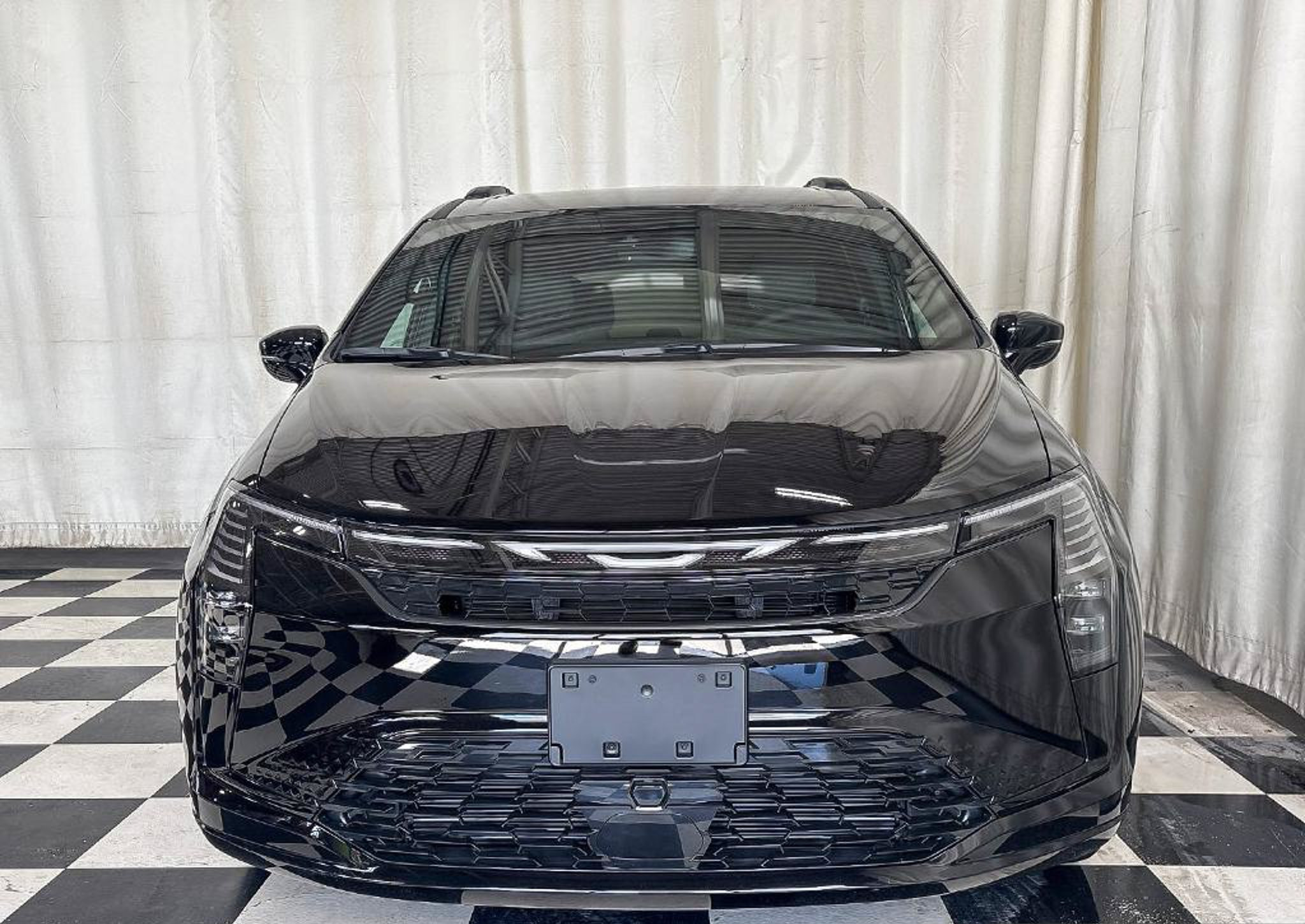 2027 Chrysler Pacifica Select in Diamond Black Crystal Pearl, photographed at Dunn Ram Trucks in Portage la Prairie