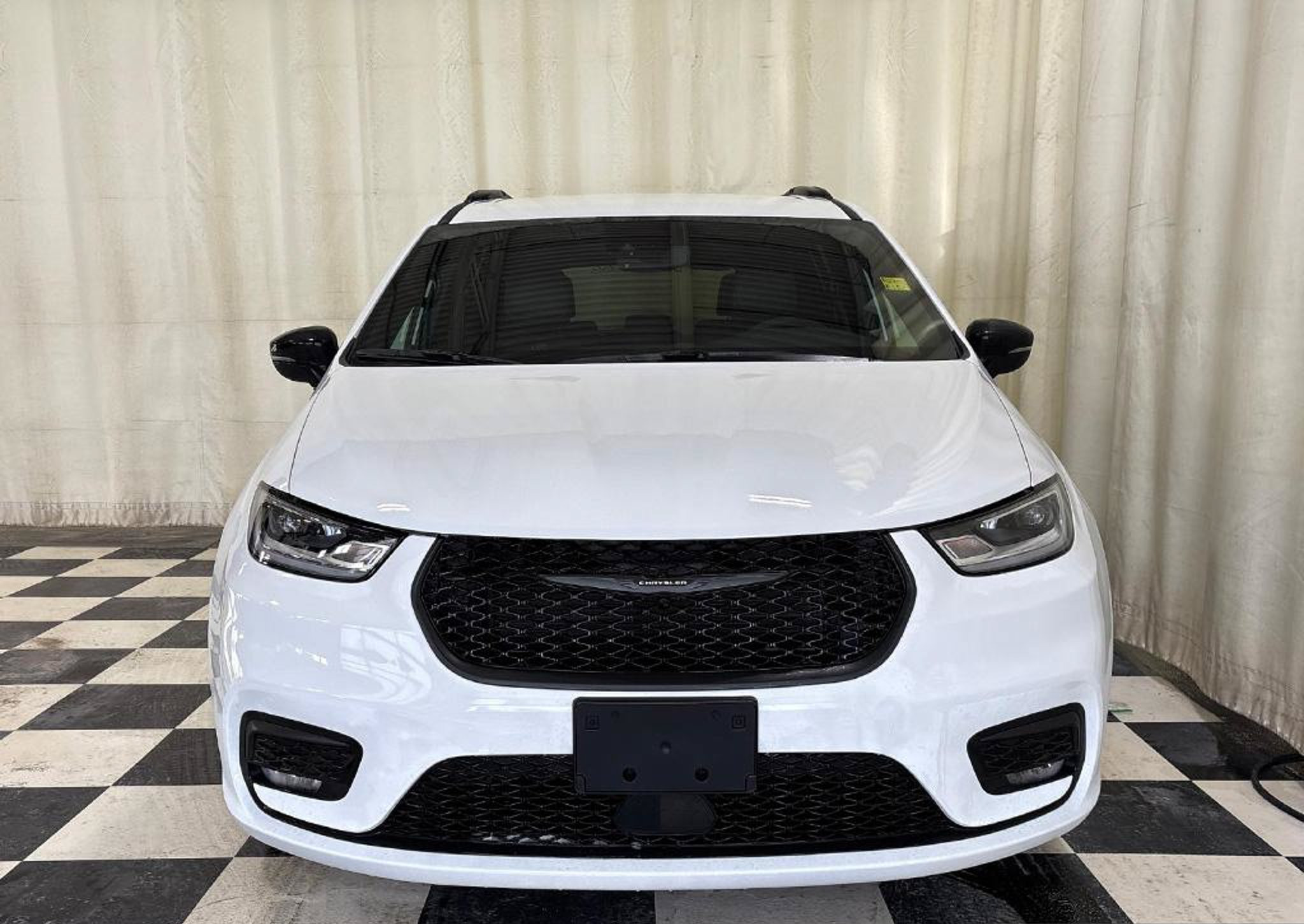 Chrysler Pacifica Select in Bright White, exterior studio view