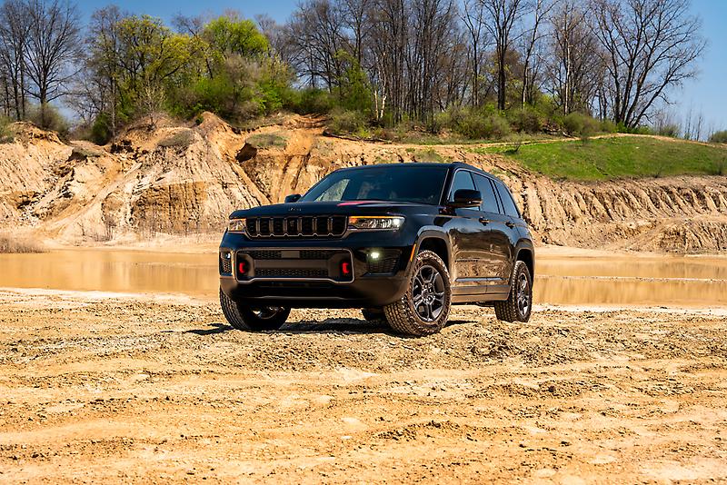 2027 Jeep Grand Cherokee Trailhawk parked in front of water, Stellantis Canada press kit photo