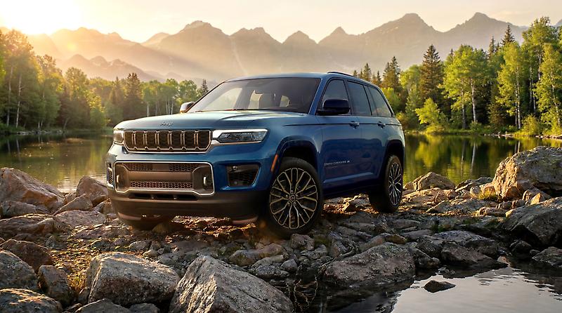 2027 Jeep Grand Cherokee Overland, front three quarter view near water, Stellantis Canada press kit photo