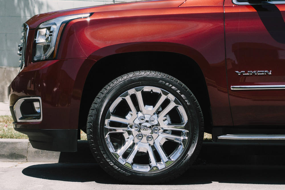 2016 GMC Yukon SLT Premium Edition specialty chrome wheels