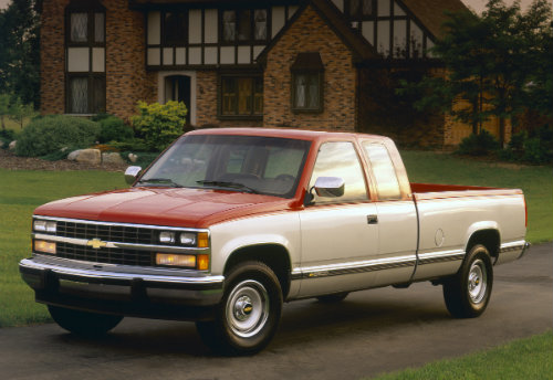 The 1988 Chevrolet C2500 Silverado Fleetside Extended Cab in front of a home