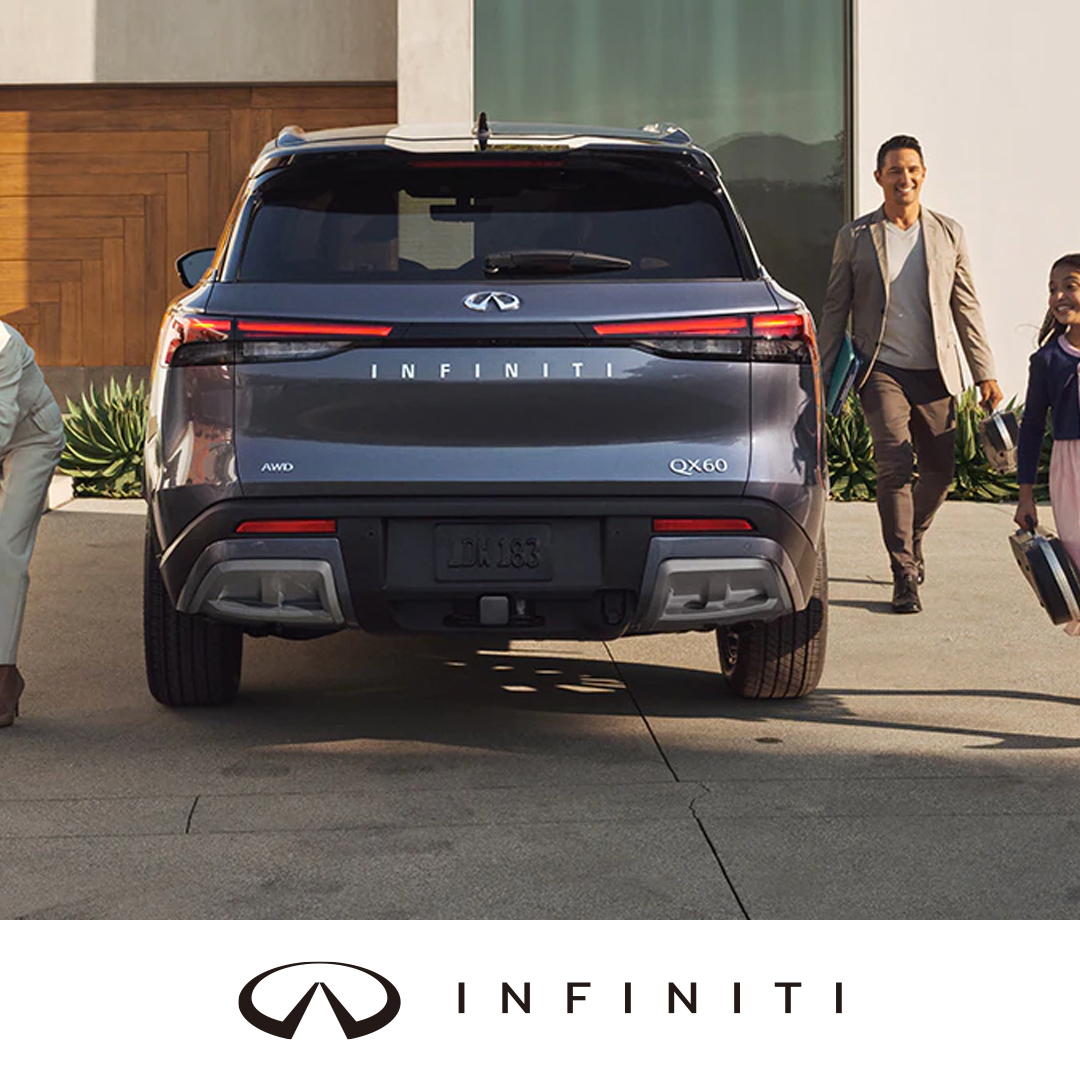 2023 INFINITI QX60 - Parked with People on the Right