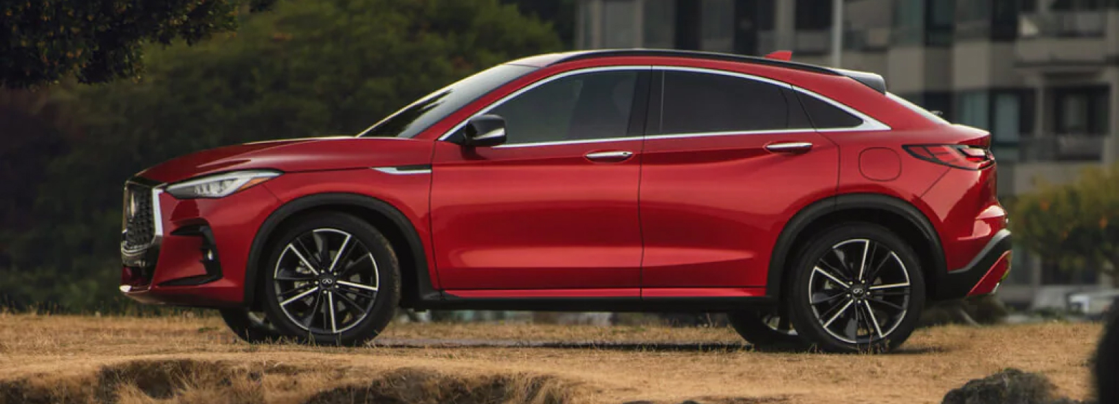 Red Inifiniti SUV Side Profile