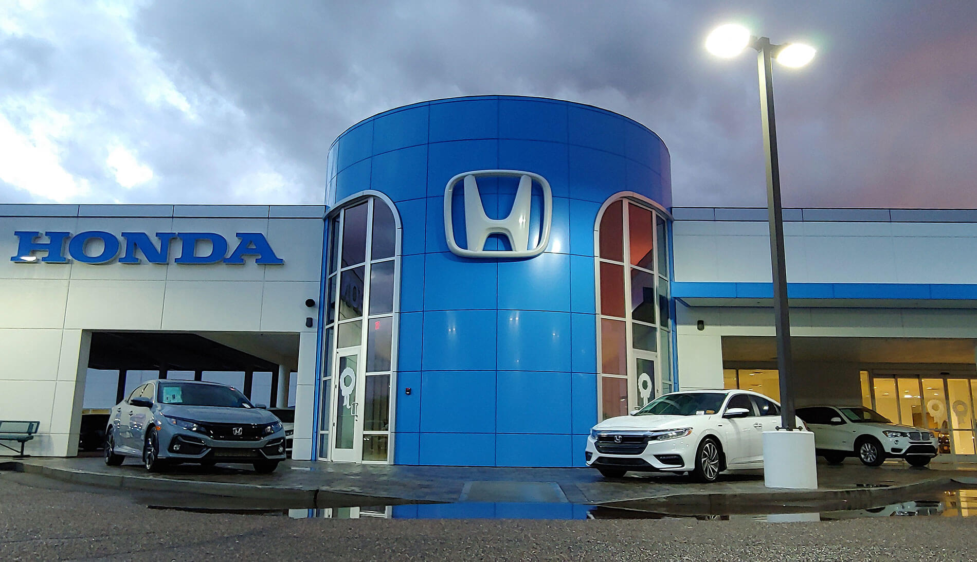 Honda dealership exterior