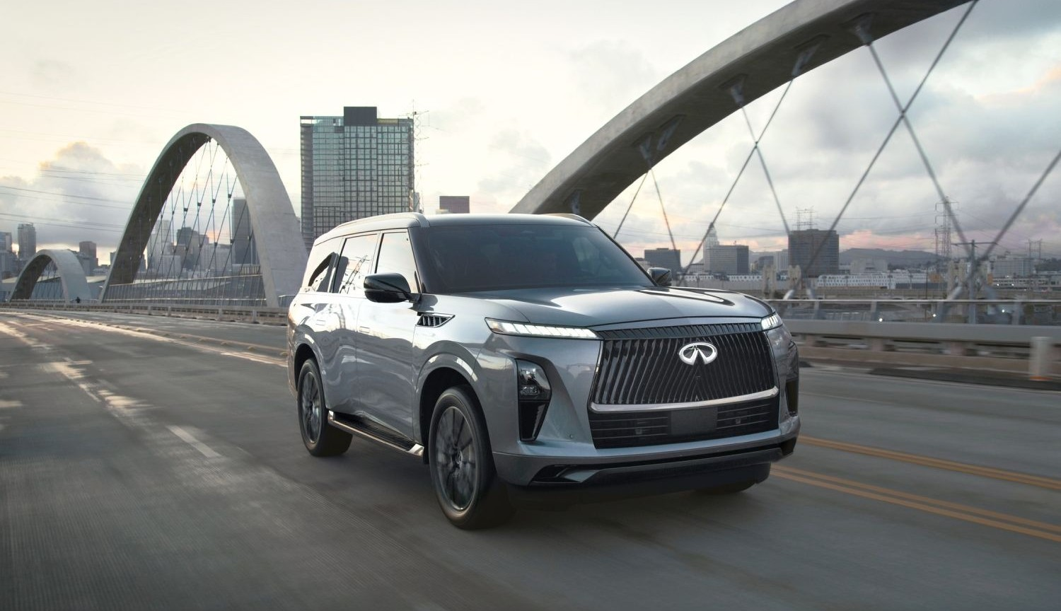 INFINITI QX80 vs Chevrolet Tahoe Front View