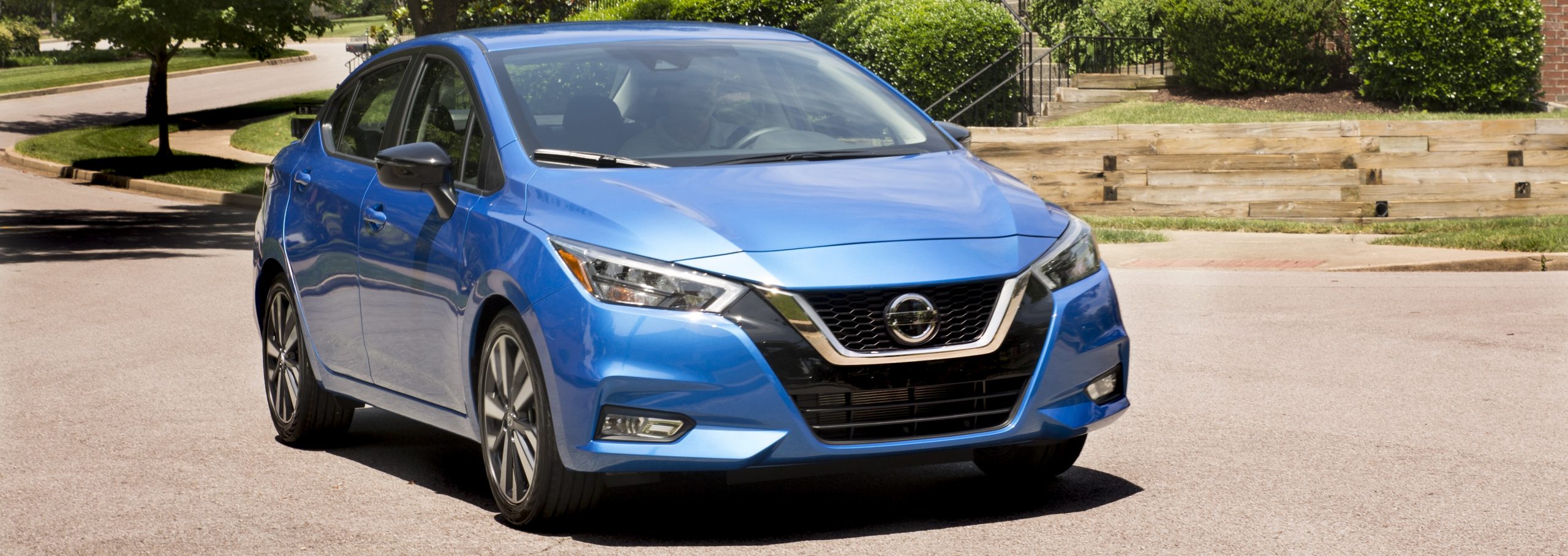 2020 nissan versa precio