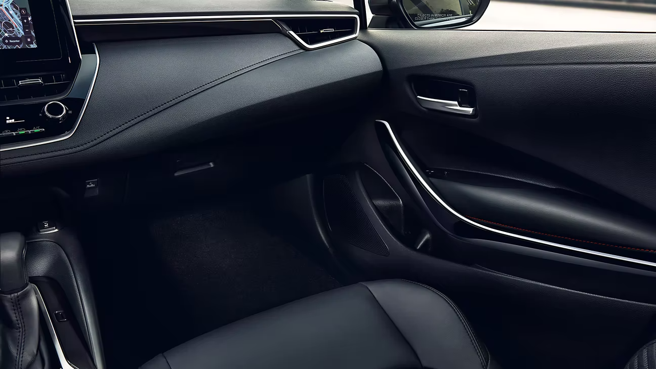 Soft-Touch Interior and Piano-Black Accent