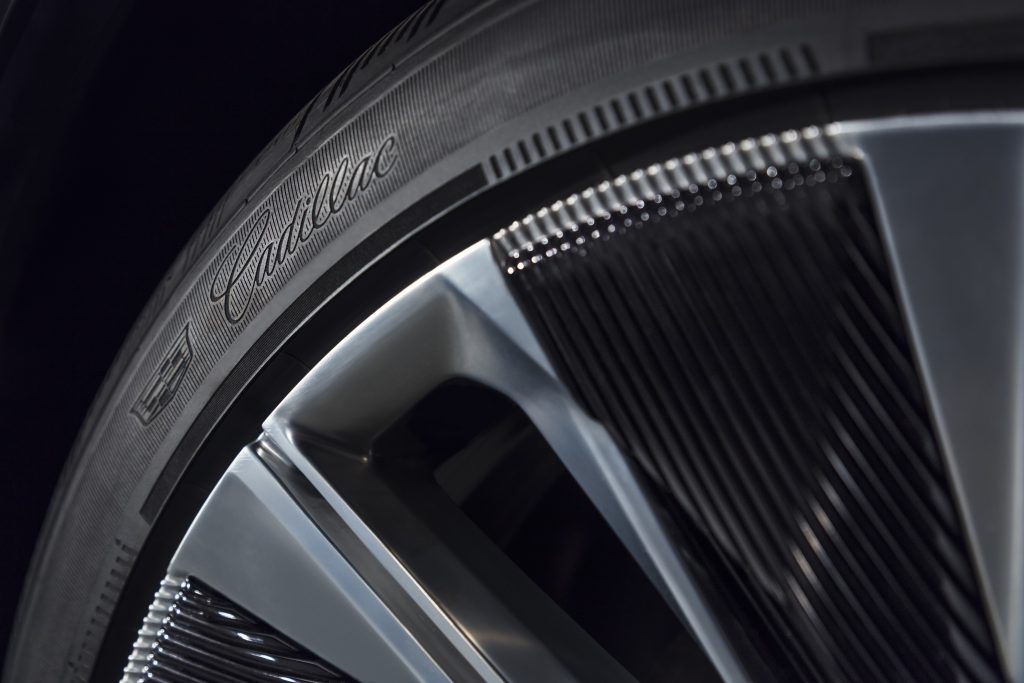 Rim and tire Cadillac Lyriq