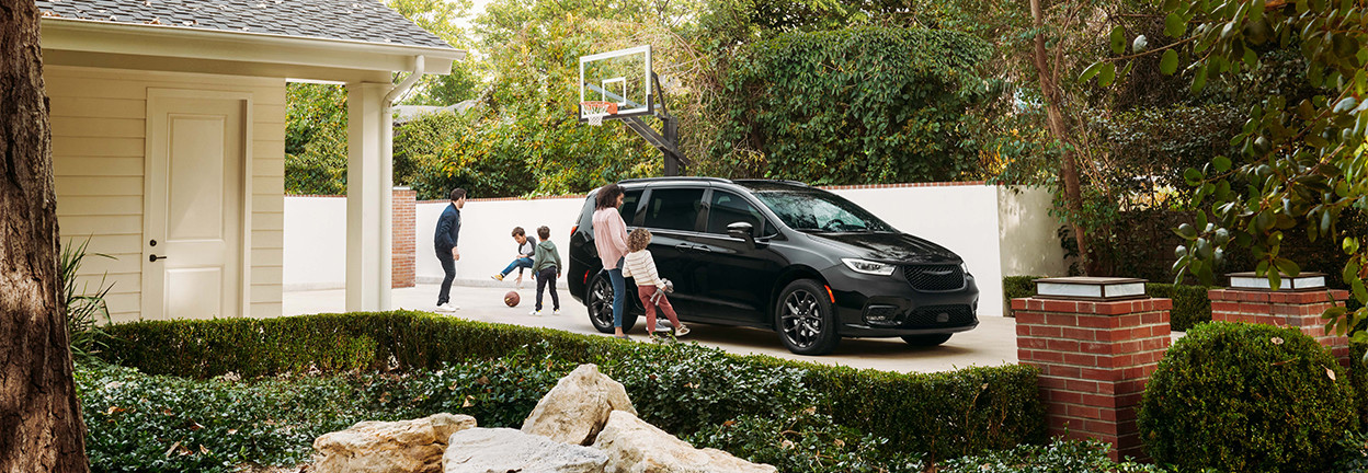 The New 2026 Chrysler Pacifica for Sale at Sherwood Park Dodge serving Red Deer