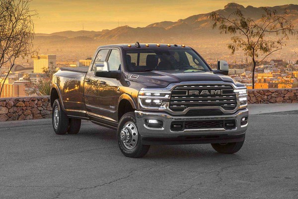 2026 Ram 3500 Heavy Duty Premium Interior Fort McMurray Alberta