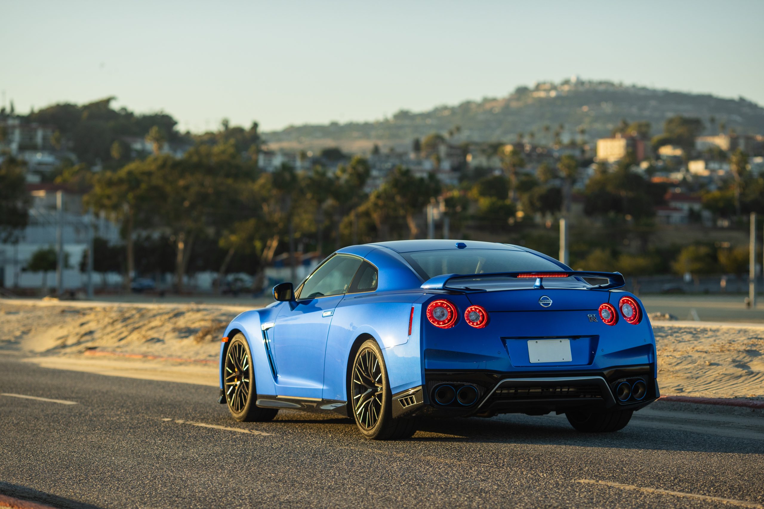 2020 Nissan GT-R Will Have Hypercar Performance,Expert Predicts