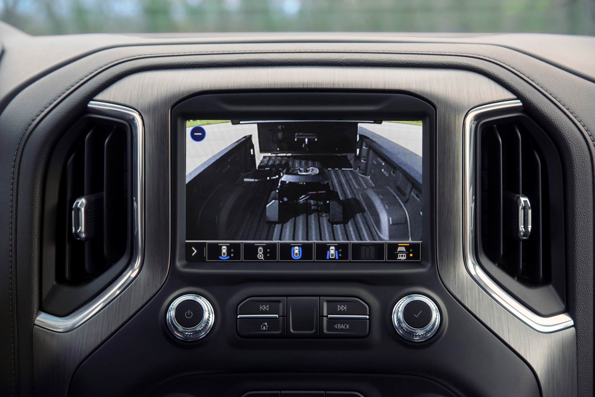 infotainment screen engaged in trailering safety monitoring, the image on-screen prominently featuring a 5-th wheel hitch