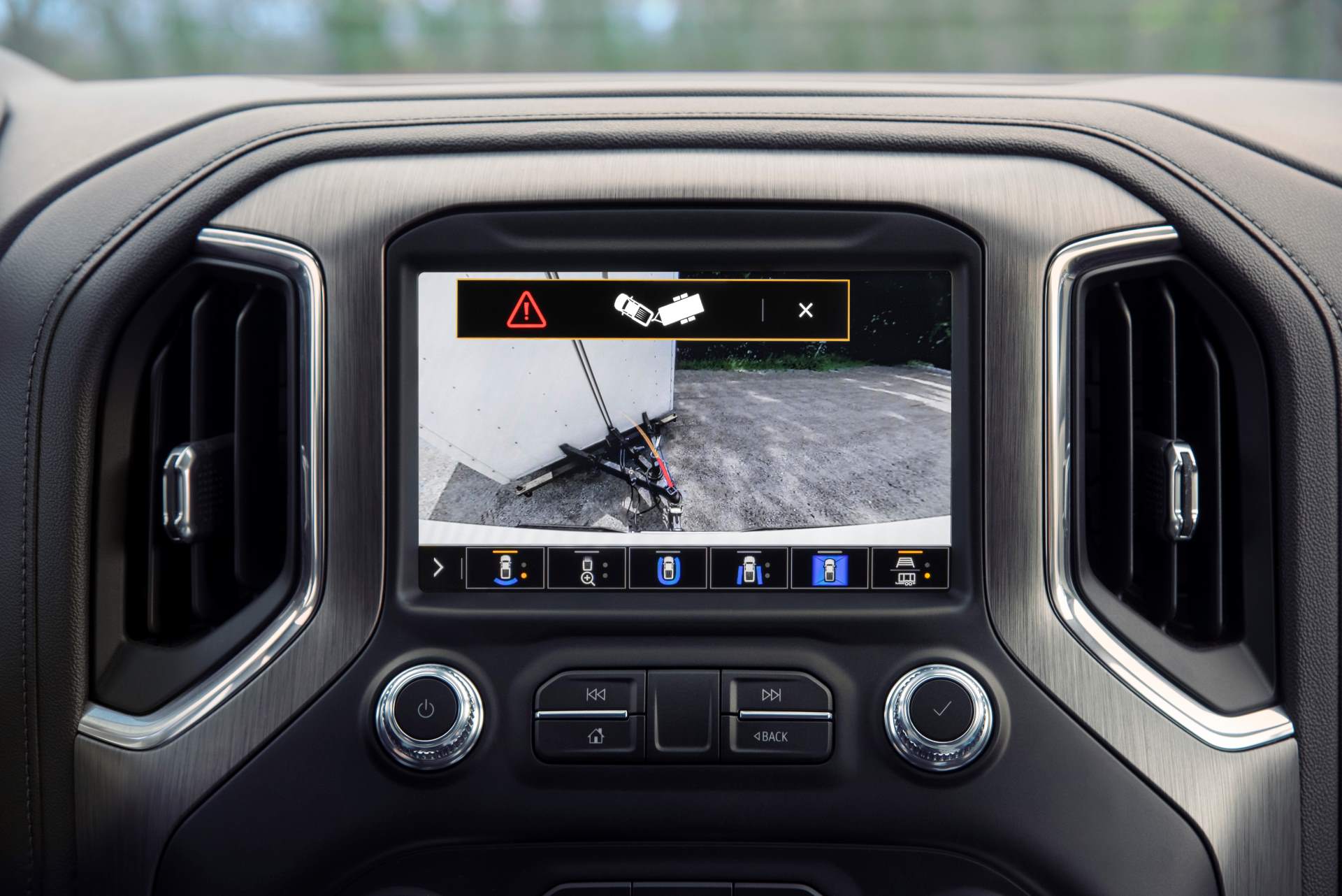 GMC Sierra 1500's infotainment system engaged in monitoring a trailer behind the vehicle, displaying a warning