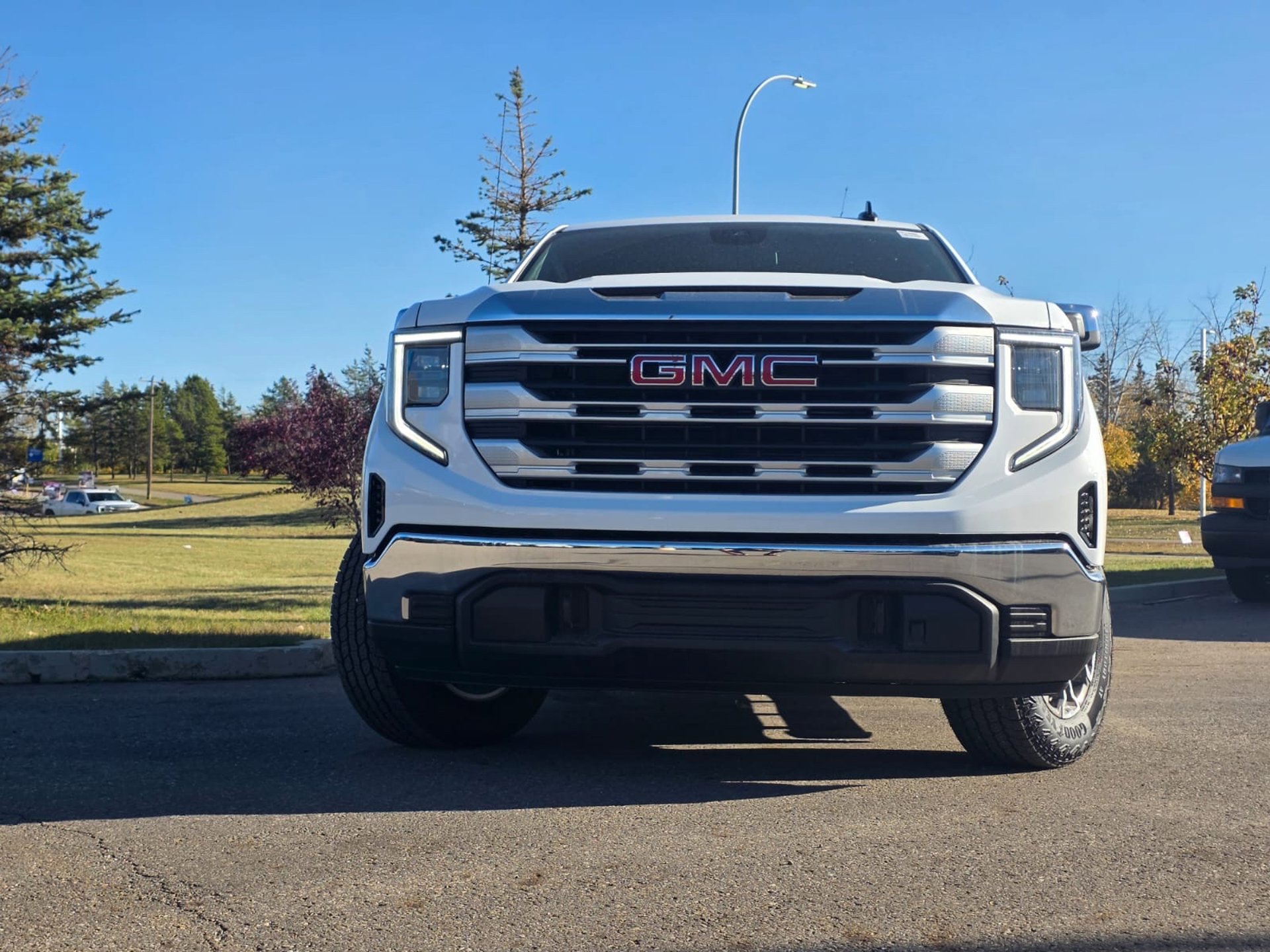 Front view of a GMC Sierra 1500 at Summit GM