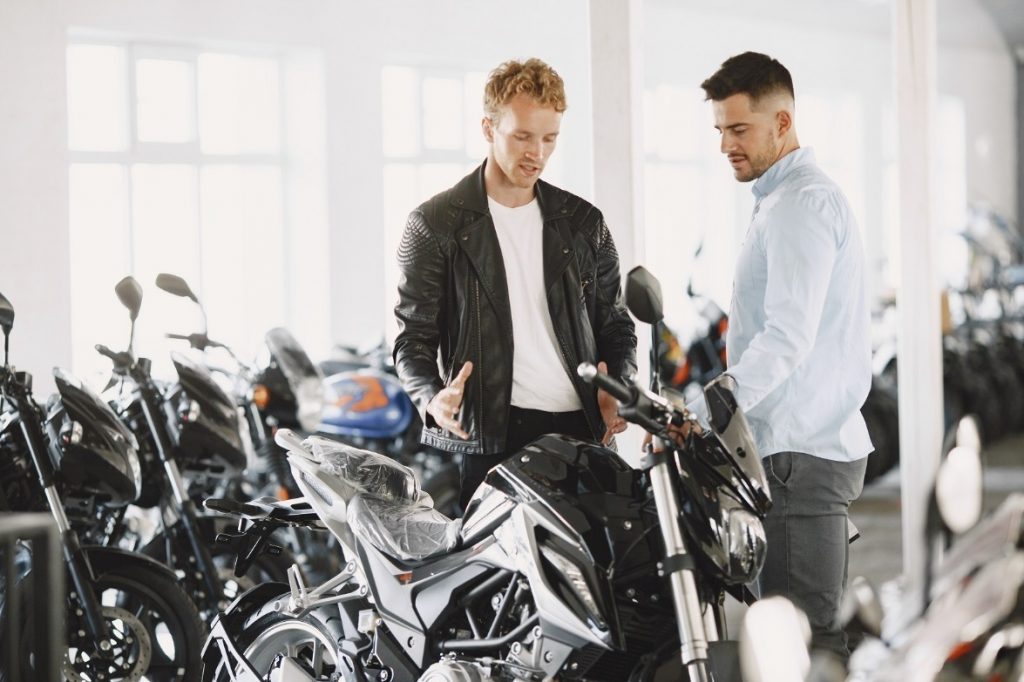 The Advantages of Buying a New Motorcycle