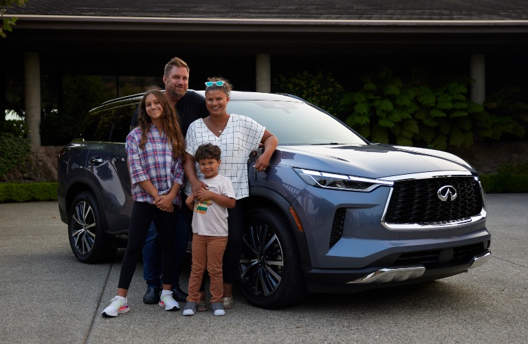 2022 INFINITI QX60 silver front view with family