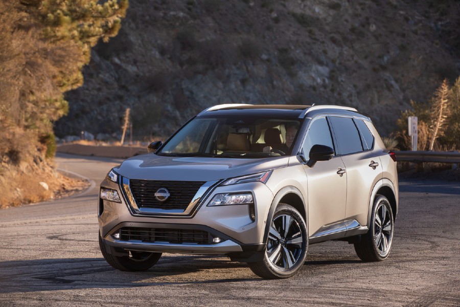 2022 Nissan Rogue Exterior Driver Side Front Angle_o