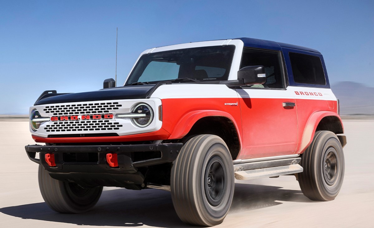 Front 3/4 profile action shot the bold and nostalgic design of the Stroppe Edition
