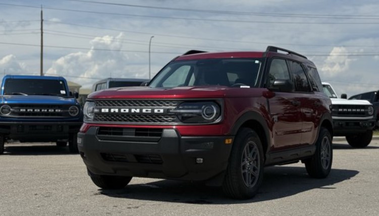 Ford Bronco Sport models in blue and red sitting on the lot at Universal Ford ready for sale to a new vehicle customer