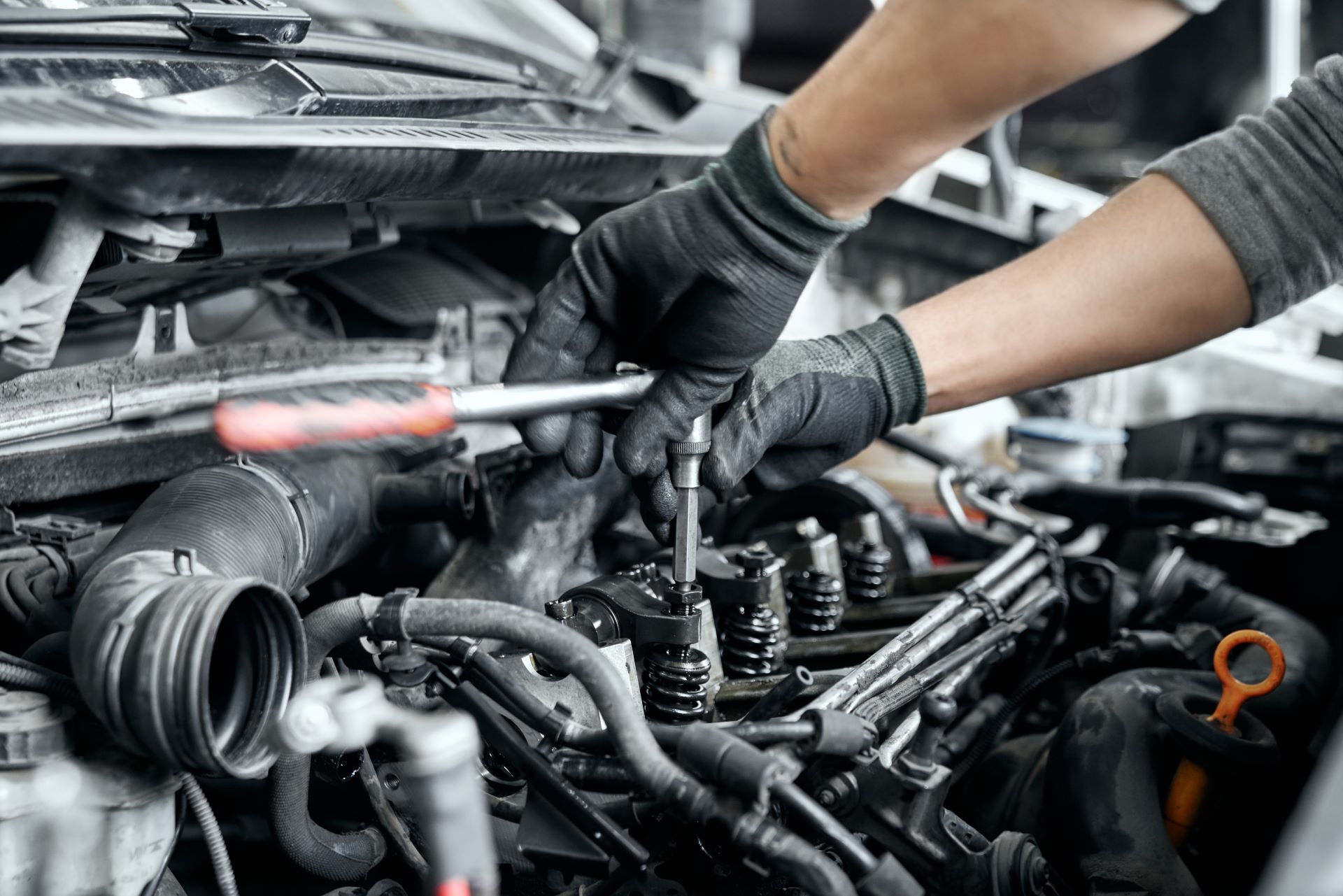 Universal Ford vehicle technician replacing sparkplugs over the course of an engine repair in the Universal Ford Lincoln Service Department