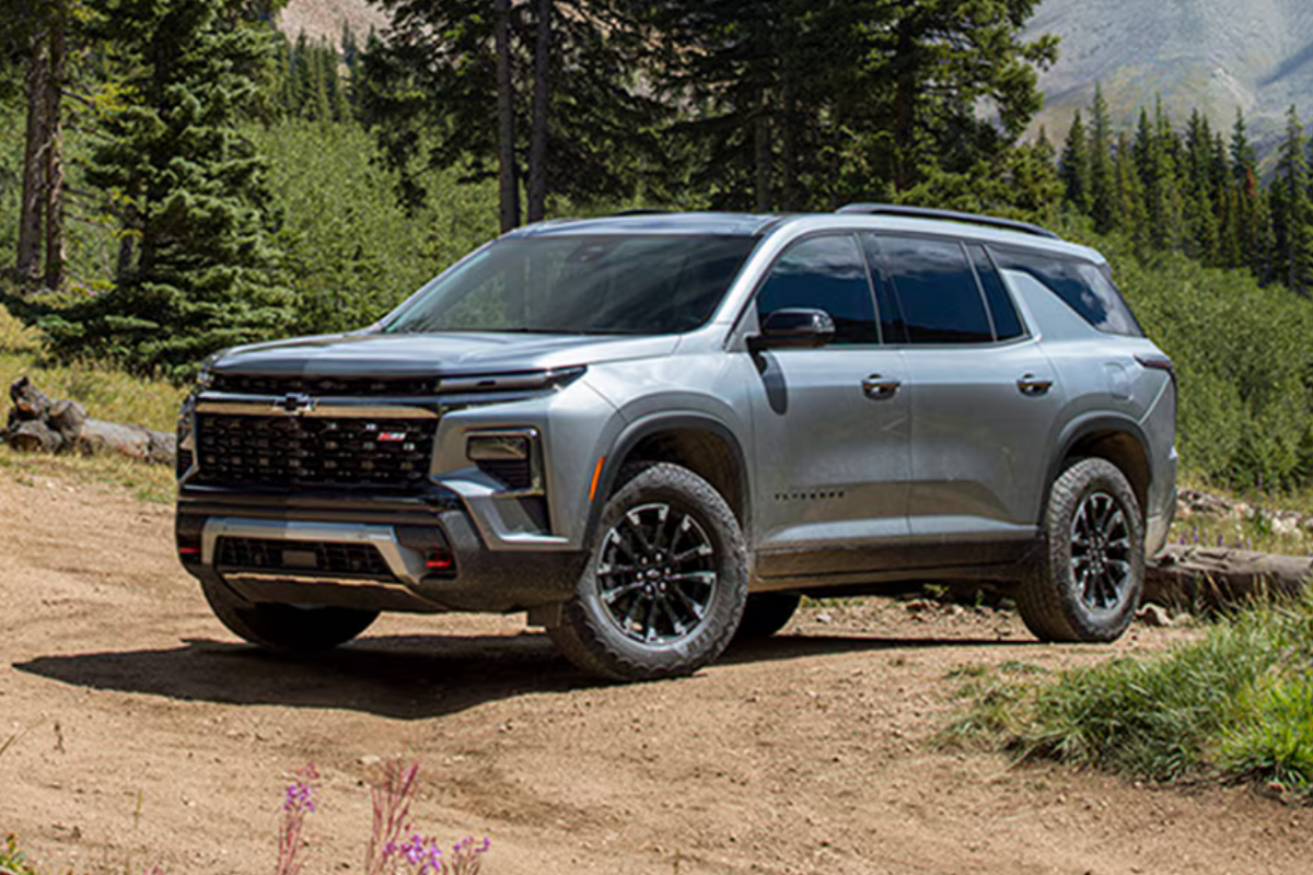 2026 Chevrolet Traverse side view