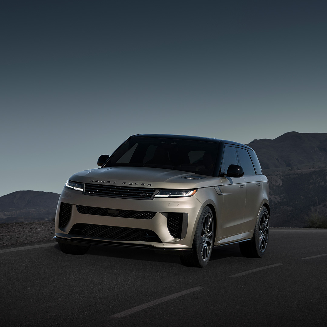 2024 Range Rover Sport - Exterior Parking on the Road