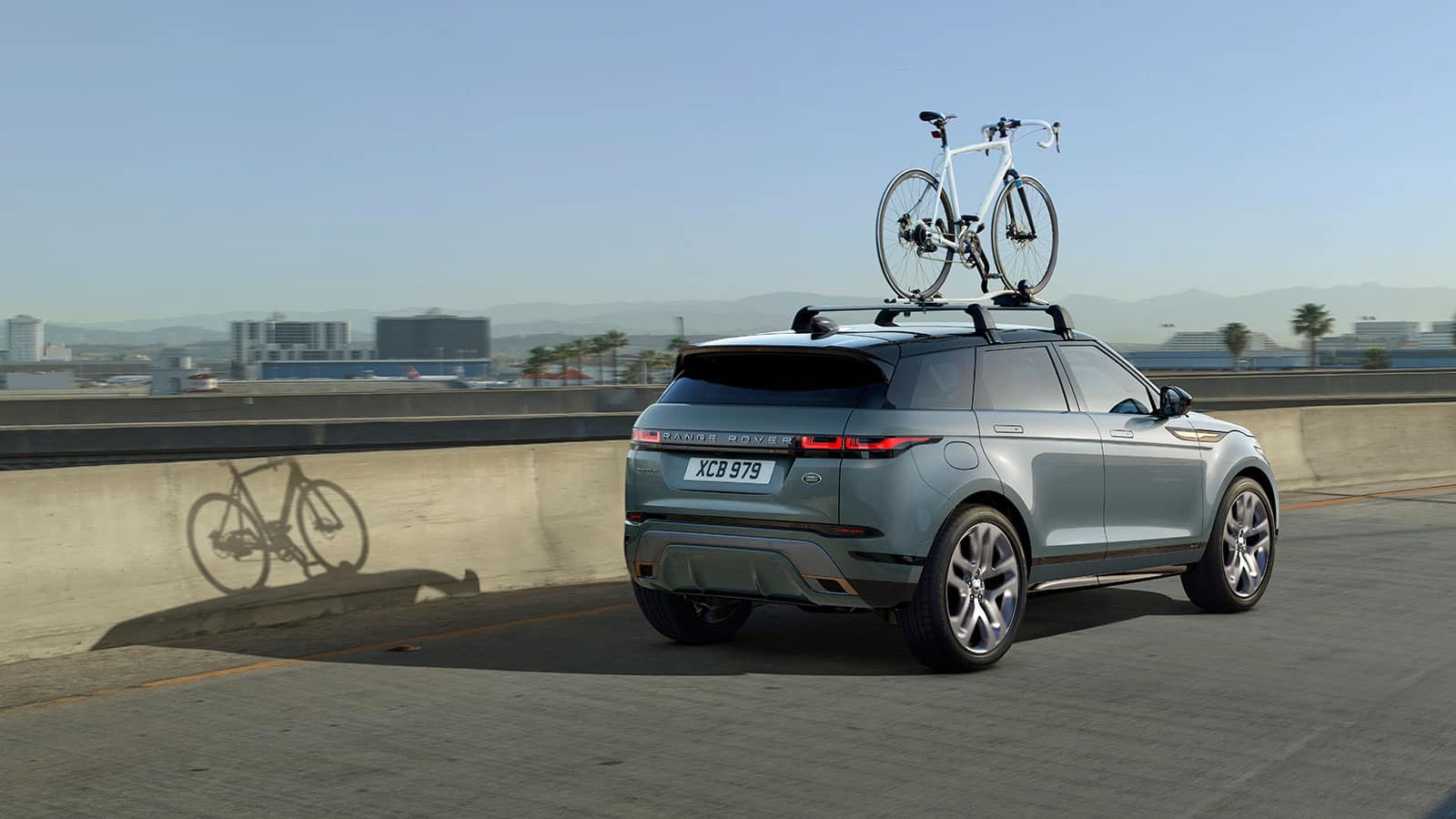 Range rover evoque 2021 best sale bike rack