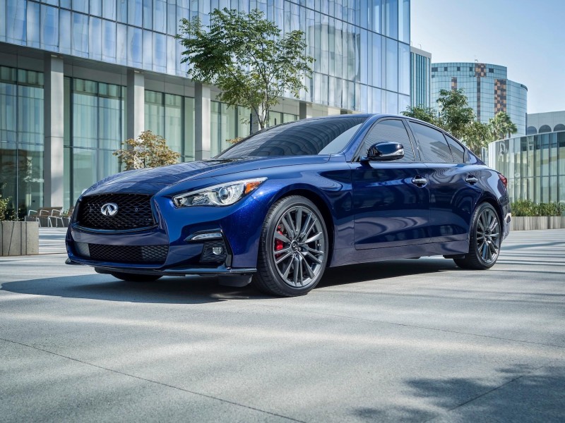 Infiniti Q50 Blue Tire View