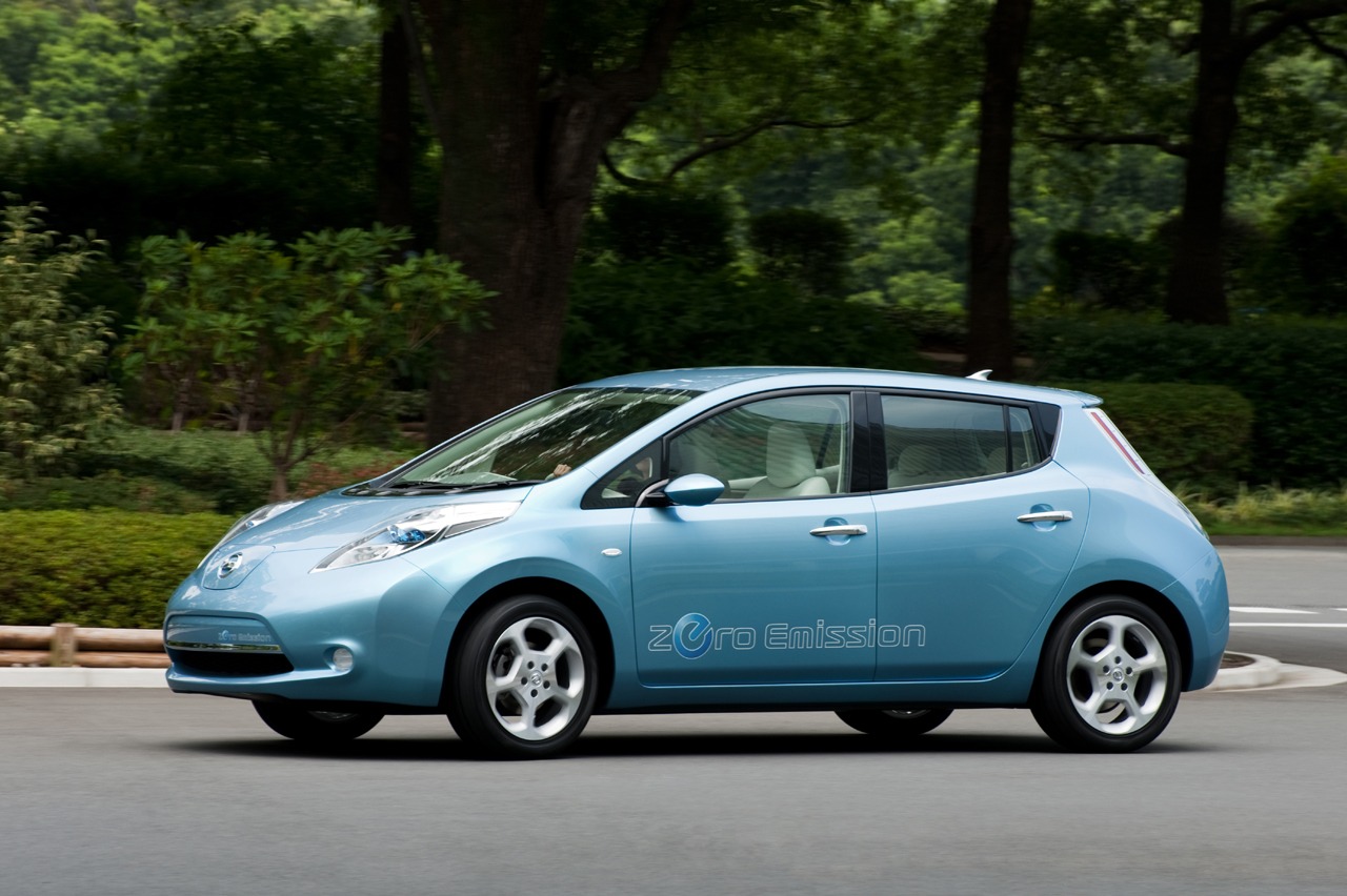 Nissan leaf фото